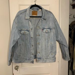 Levi’s boyfriend trucker denim jacket M
